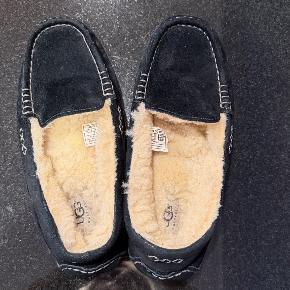 UGG women Black Suede Shearling-Lined Moccasin Slippers